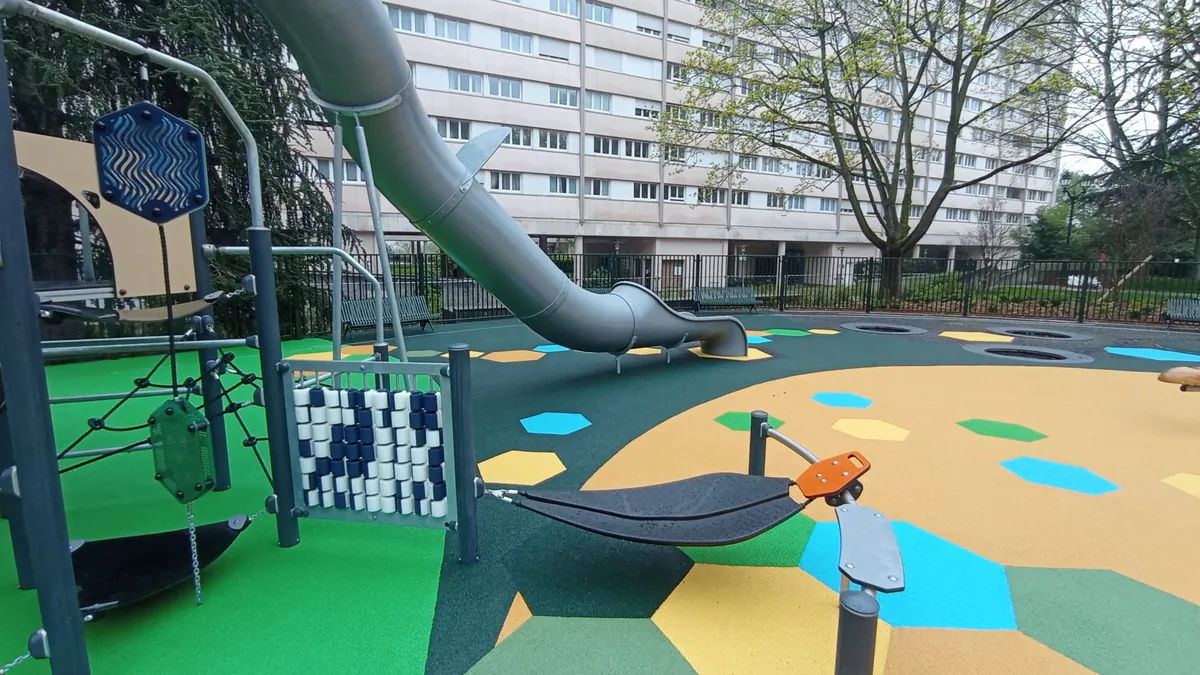 Aires de jeux en plastique recyclé